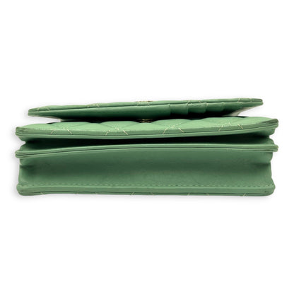 CC Wallet On Chain Green in Lambskin, Gold hardware