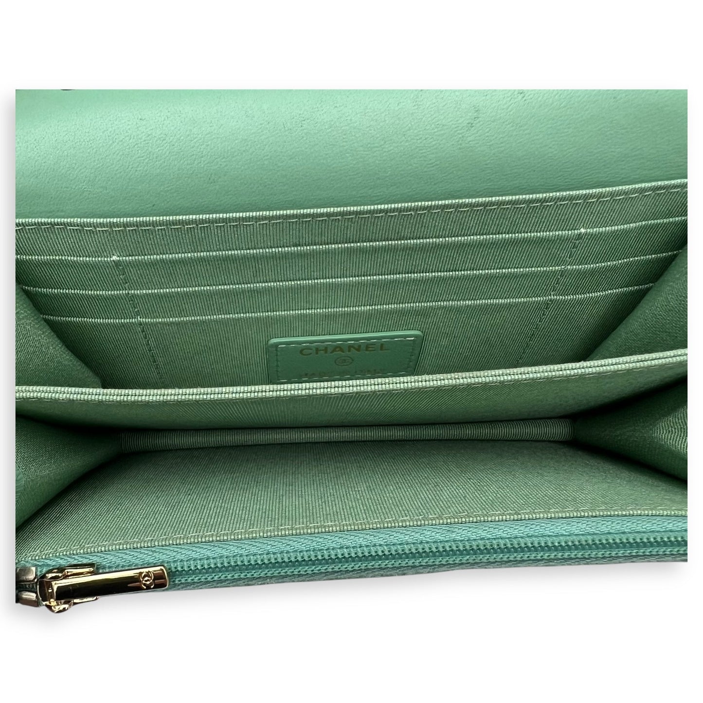 CC Wallet On Chain Green in Lambskin, Gold hardware