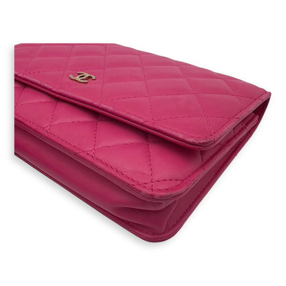 CC Wallet On Chain Pink in Lambskin, Gold hardware