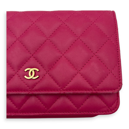CC Wallet On Chain Pink in Lambskin, Gold hardware