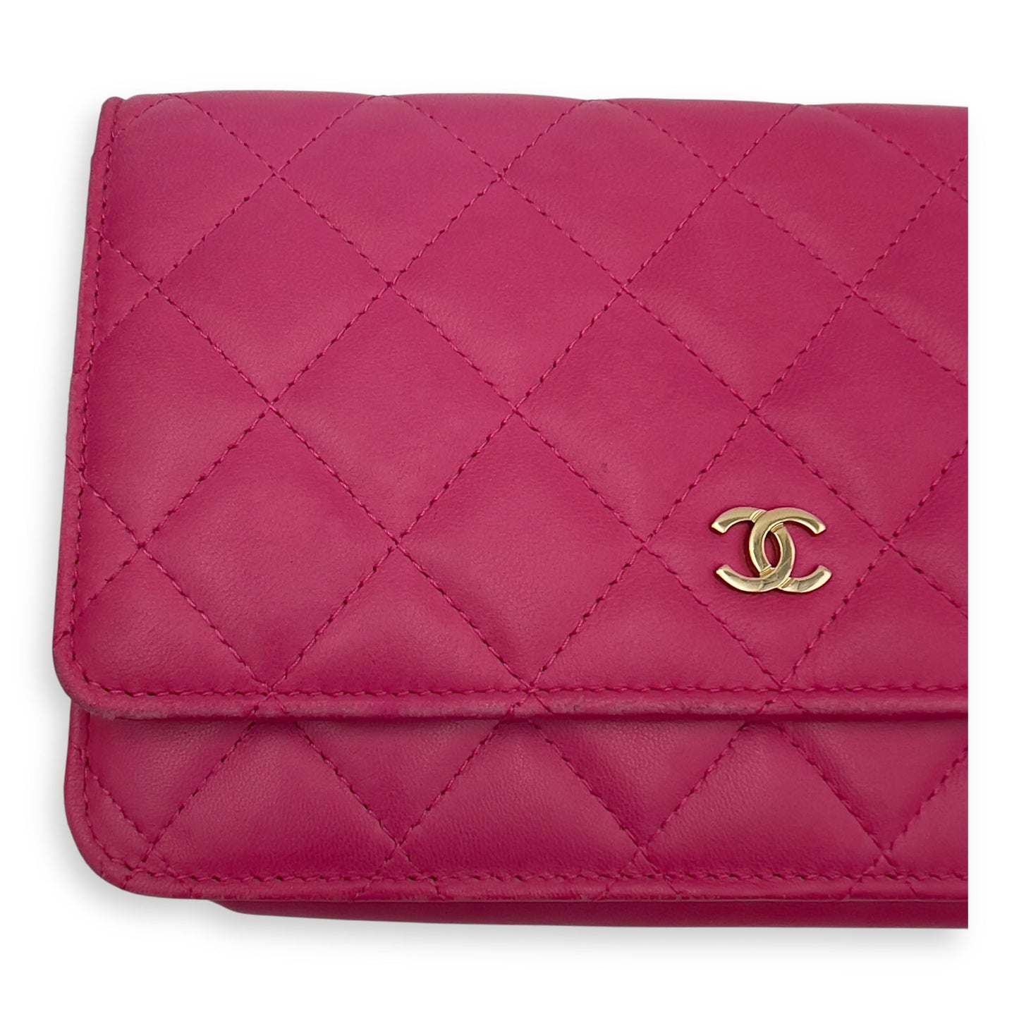 CC Wallet On Chain Pink in Lambskin, Gold hardware