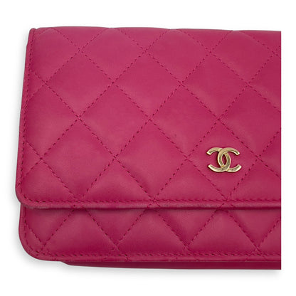 CC Wallet On Chain Pink in Lambskin, Gold hardware