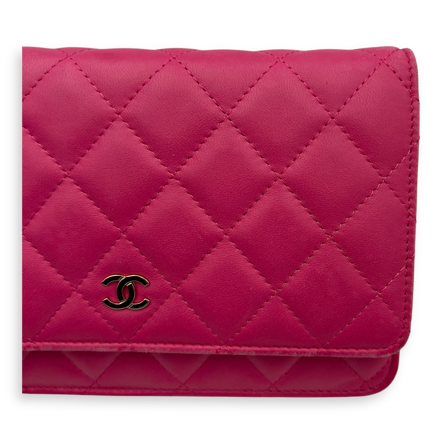 CC Wallet On Chain Pink in Lambskin, Gold hardware