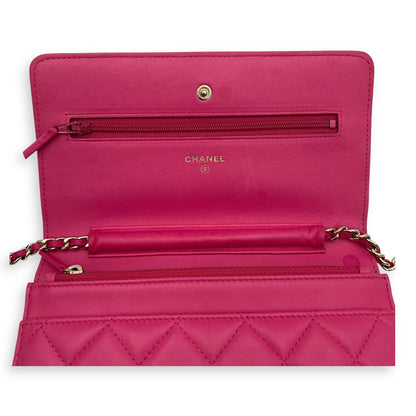 CC Wallet On Chain Pink in Lambskin, Gold hardware
