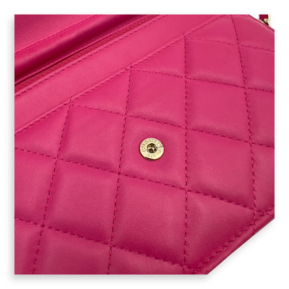 CC Wallet On Chain Pink in Lambskin, Gold hardware
