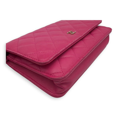 CC Wallet On Chain Pink in Lambskin, Gold hardware