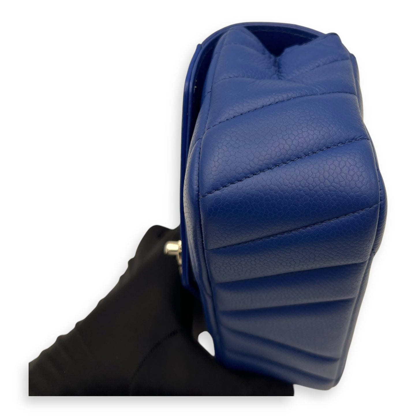Chevron Shoulder Bag Blue in Caviar Leather, Silver hardware