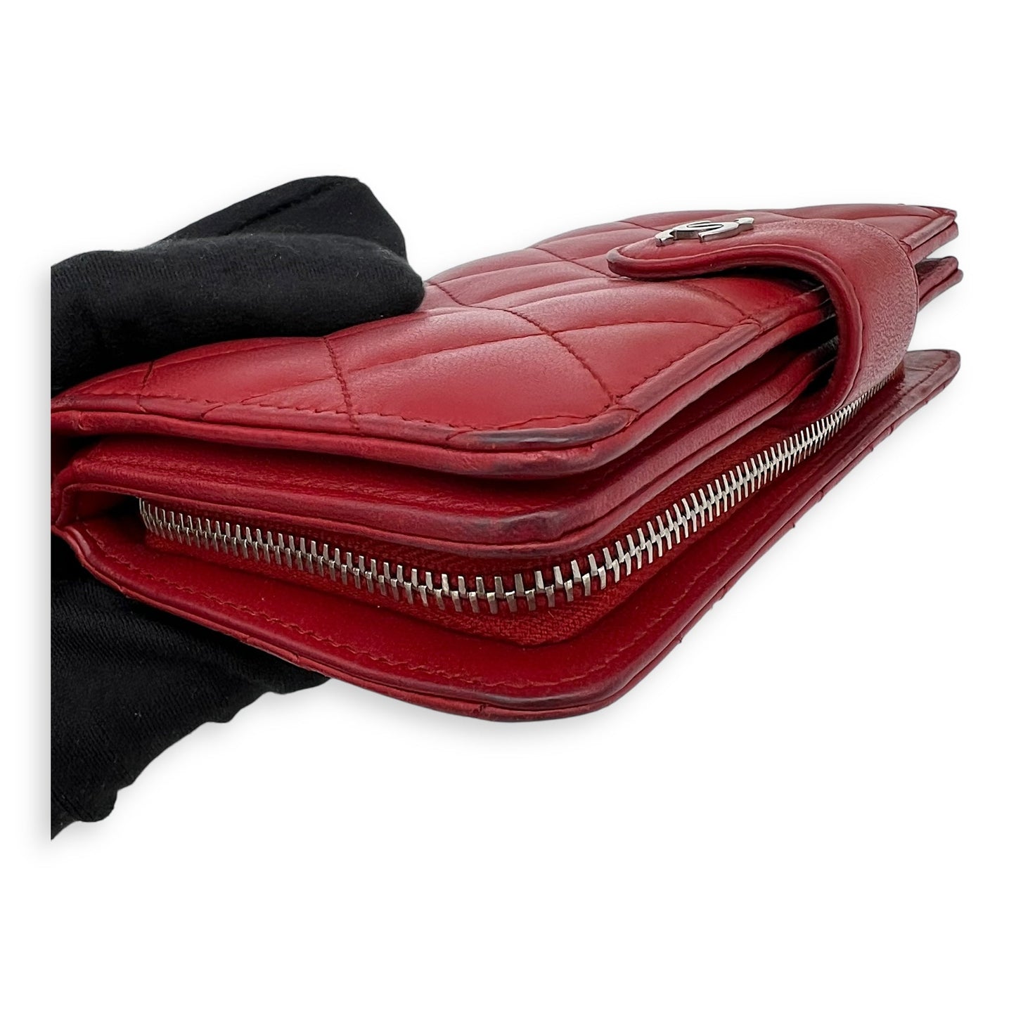 Classic Wallet Red in Lambskin, Silver hardware