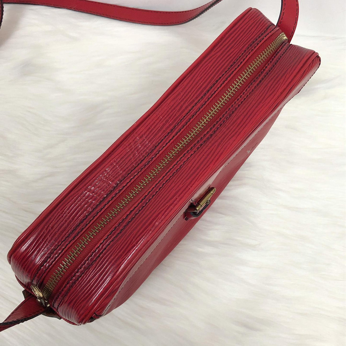 Louis-Vuitton Epi Rare Red Jeune Fille MM