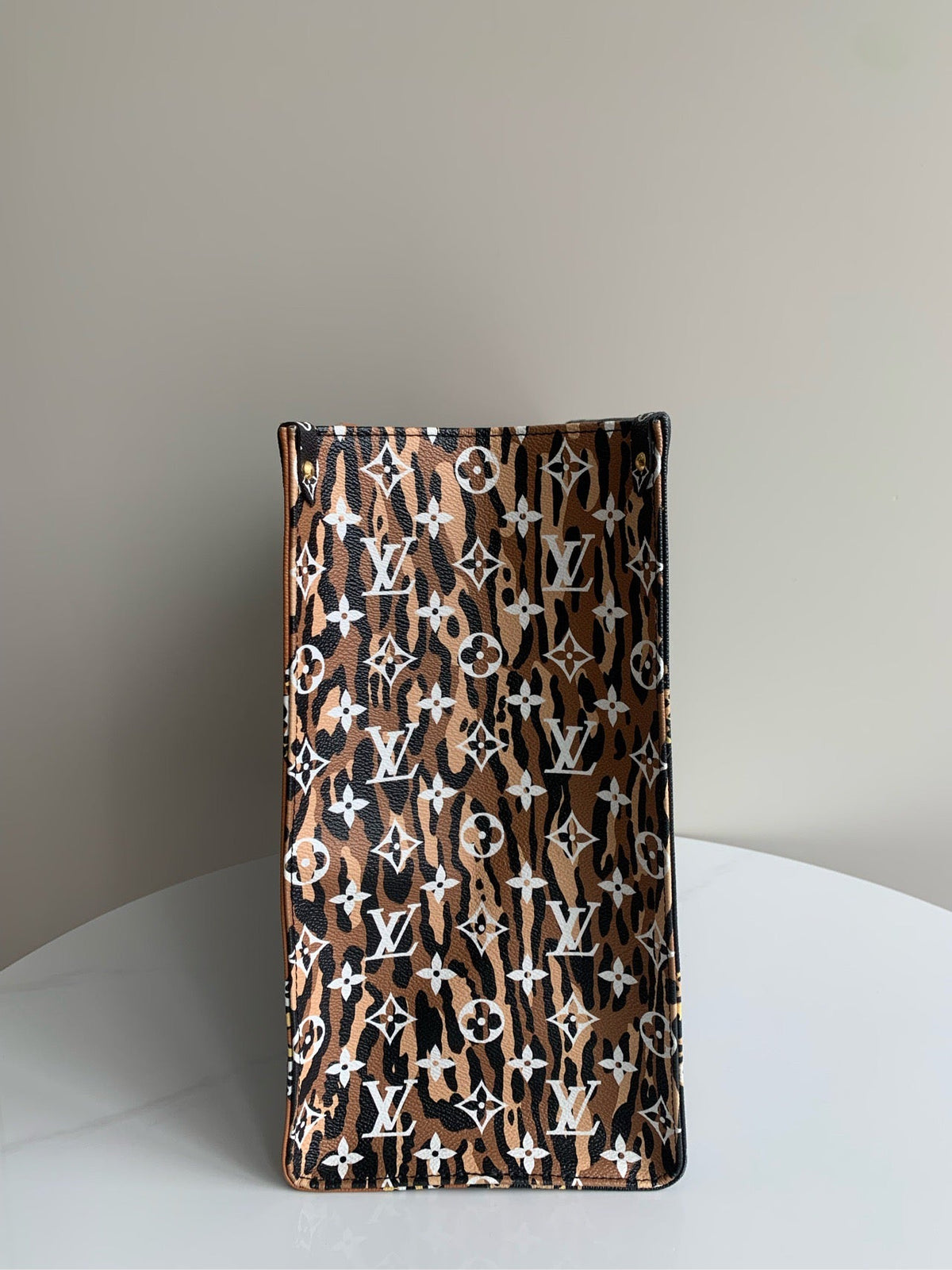 LOUIS VUITTON<br>Tote Bag