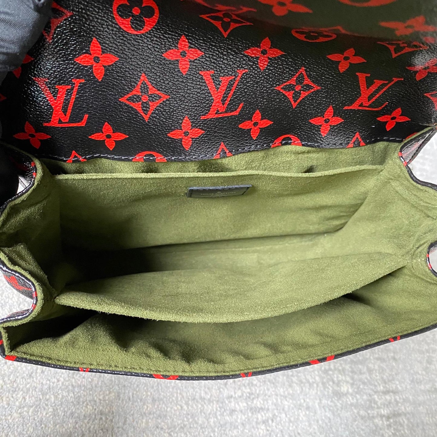 Louis-Vuitton Monogram Infrarouge Pochette Metis