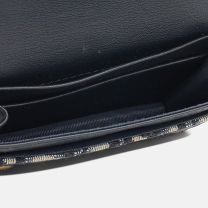 Saddle Flap Card Holder