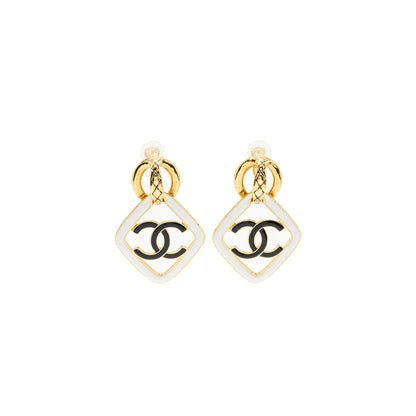 Chanel giant cc logo ear clip enamel black/white gold tone
