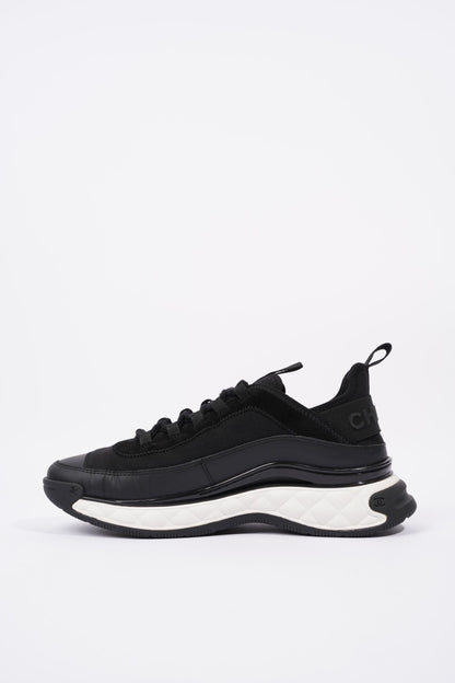 Chanel CC Logo Runners Black   White EU 40   UK 7