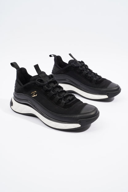 Chanel CC Logo Black   White EU 40   UK 7