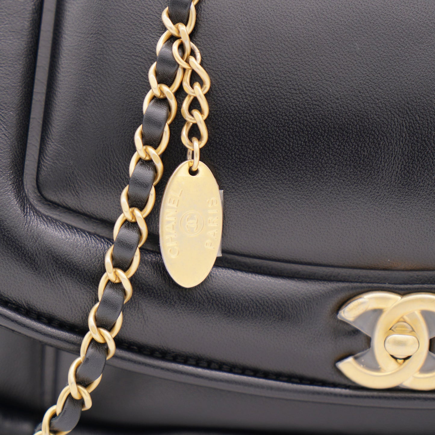Medium Vintage Puffy Flap Bag in Black Lambskin
