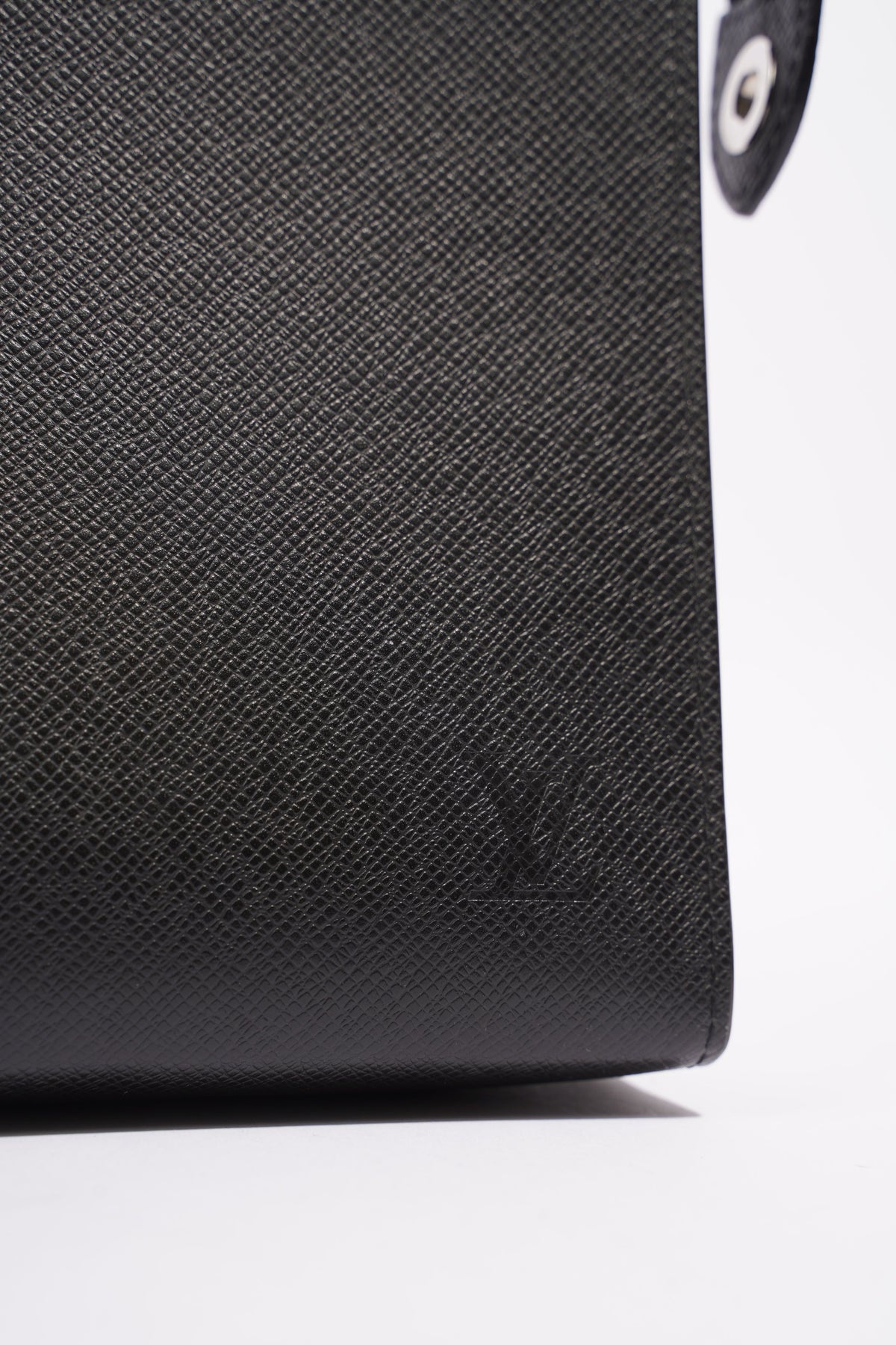 Louis Vuitton Mens Pochette Voyage Black MM