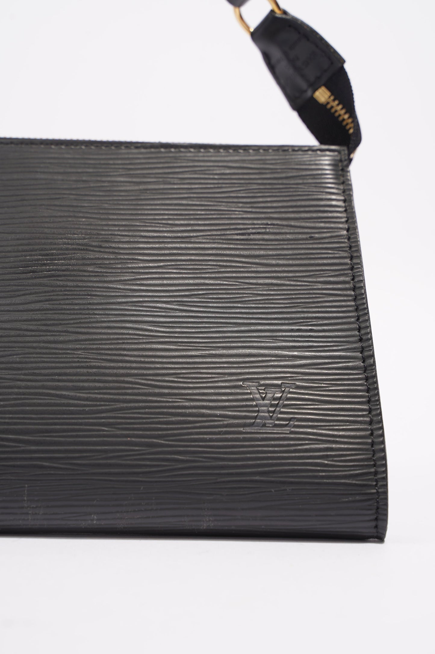 Louis Vuitton Womens Pochette Black Epi Leather
