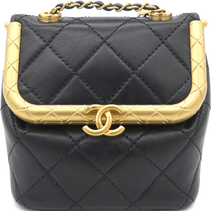 Kiss lock Clasp Bag Lambskin Black