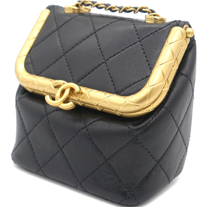 Kiss lock Clasp Bag Lambskin Black