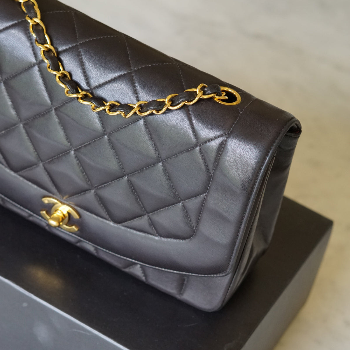 CHANEL DIANA MEDIUM BAG