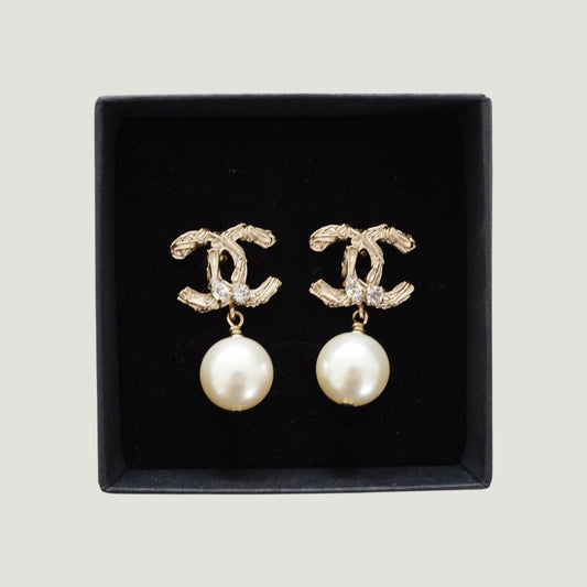CHANEL EARRINGS | PEARLS