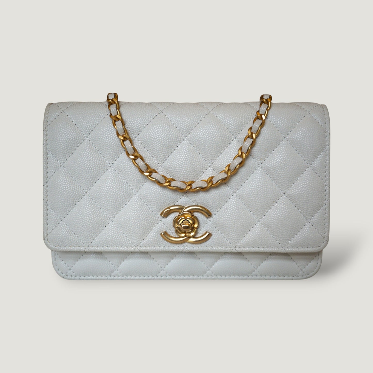 CHANEL WALLET ON CHAIN | CAMELLIA