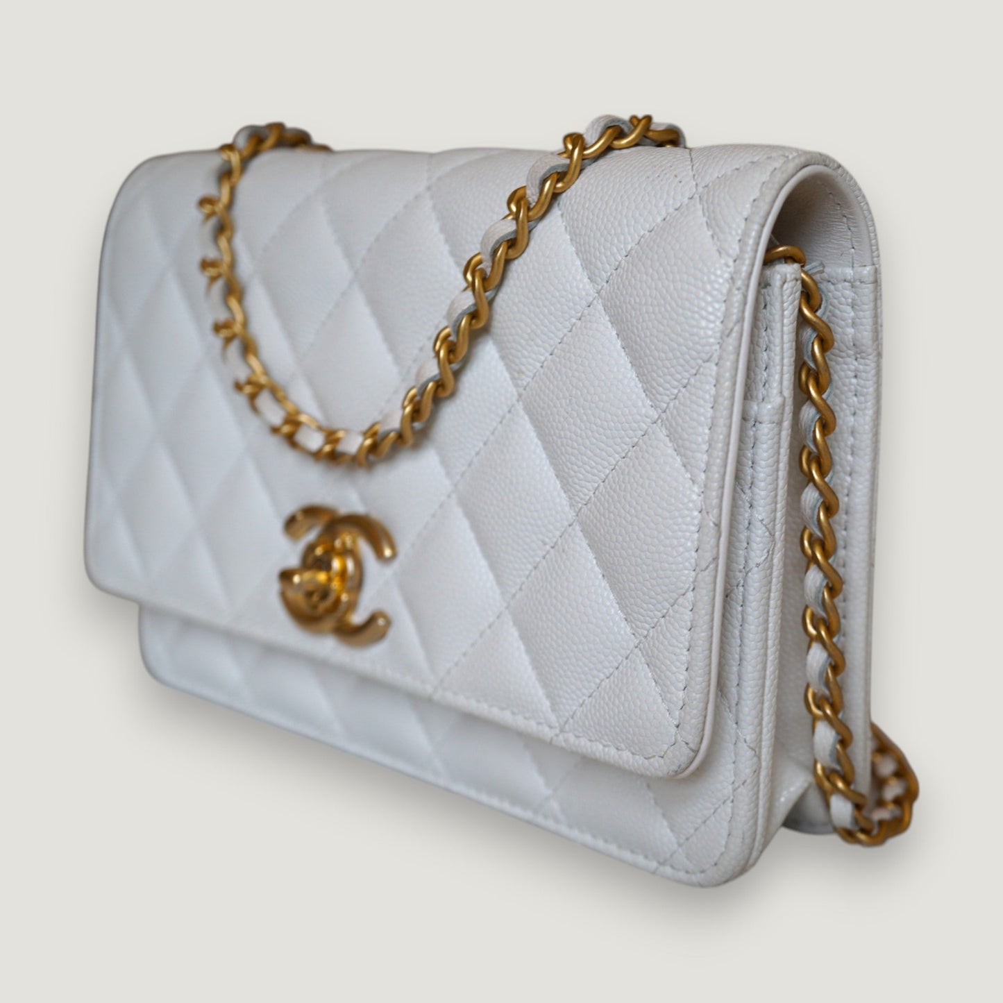 CHANEL WALLET ON CHAIN | CAMELLIA