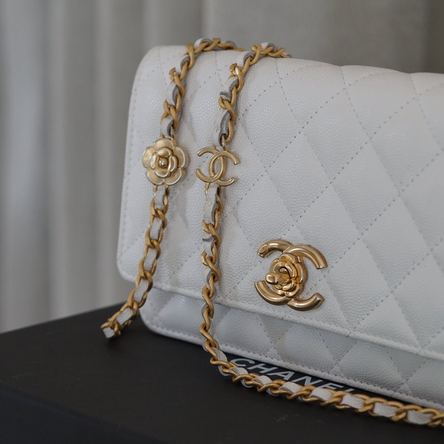 CHANEL WALLET ON CHAIN | CAMELLIA
