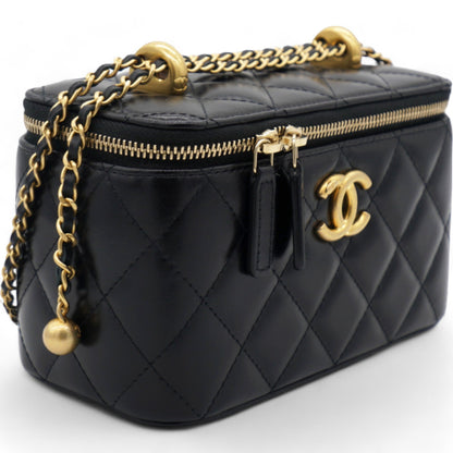 Lambskin Quilted Small Pearl Crush Vanity Case With Chain Black