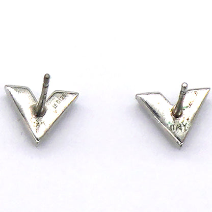 Louis-vuitton Essential V Stud Earrings Silver