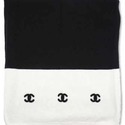 Black and White Knitted Scarf