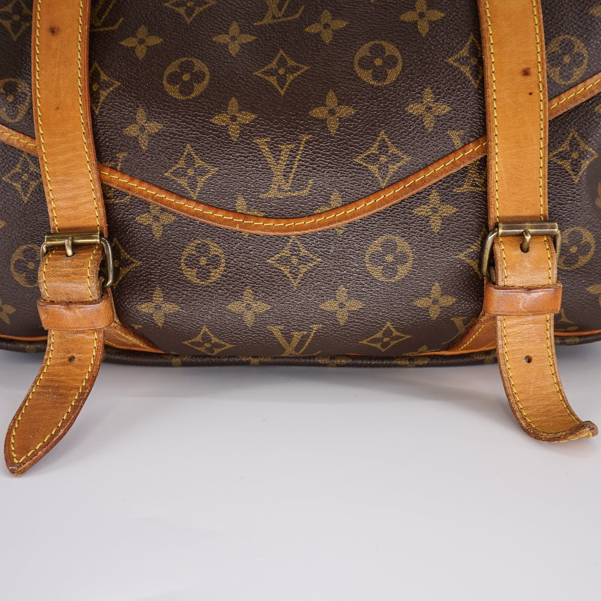 Louis-Vuitton Vintage Monogram Saumur 43