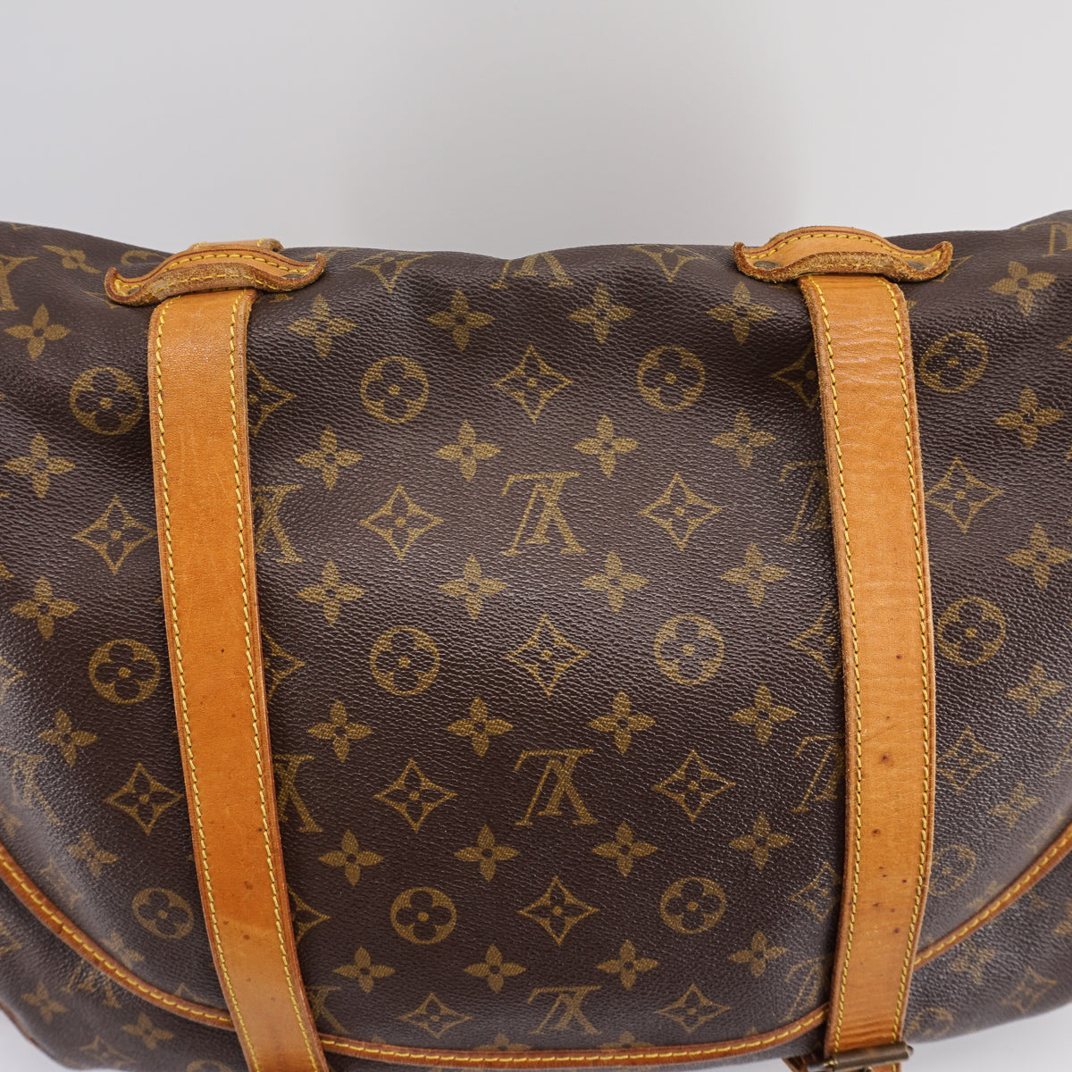 Louis-Vuitton Vintage Monogram Saumur 43