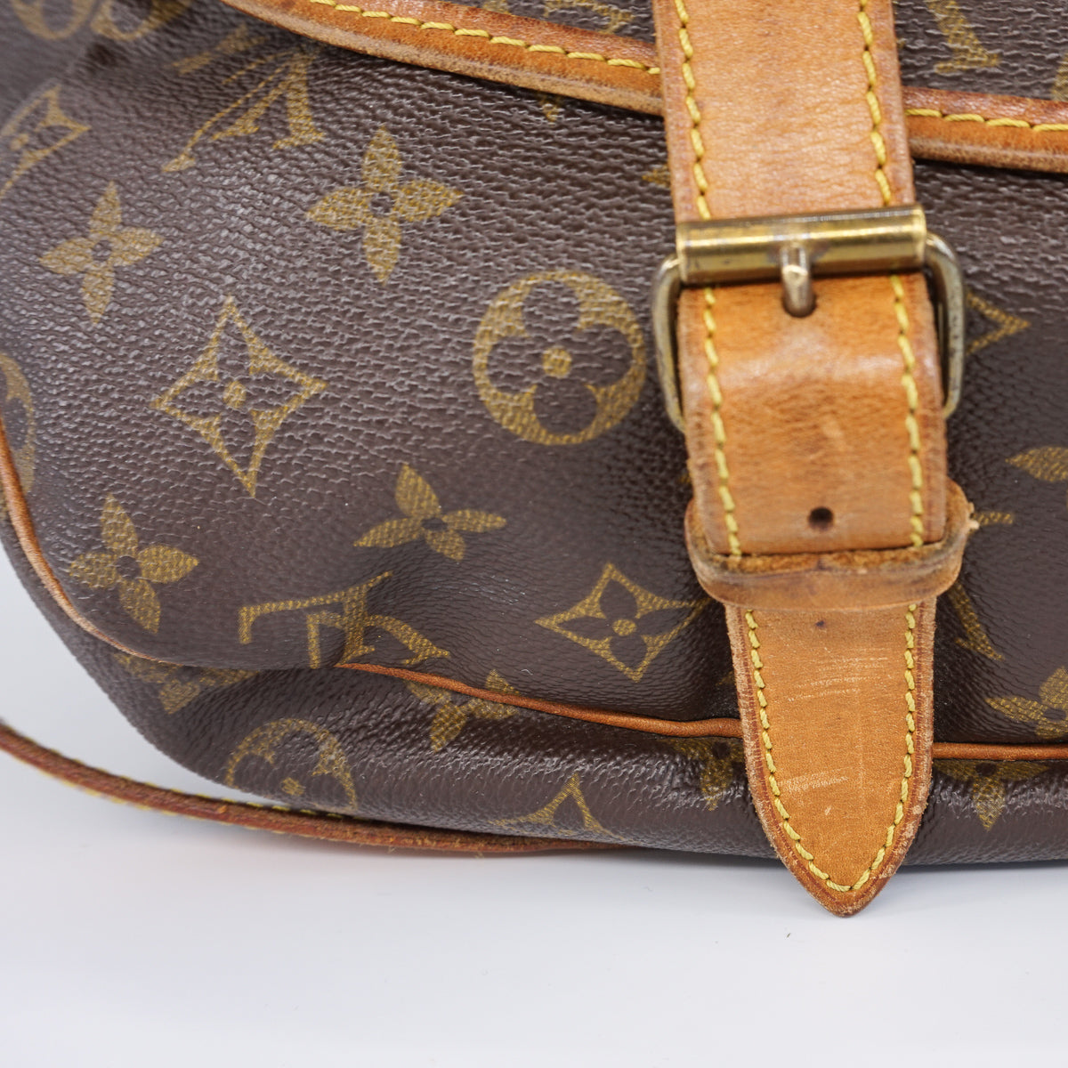Louis-Vuitton Vintage Monogram Saumur 43