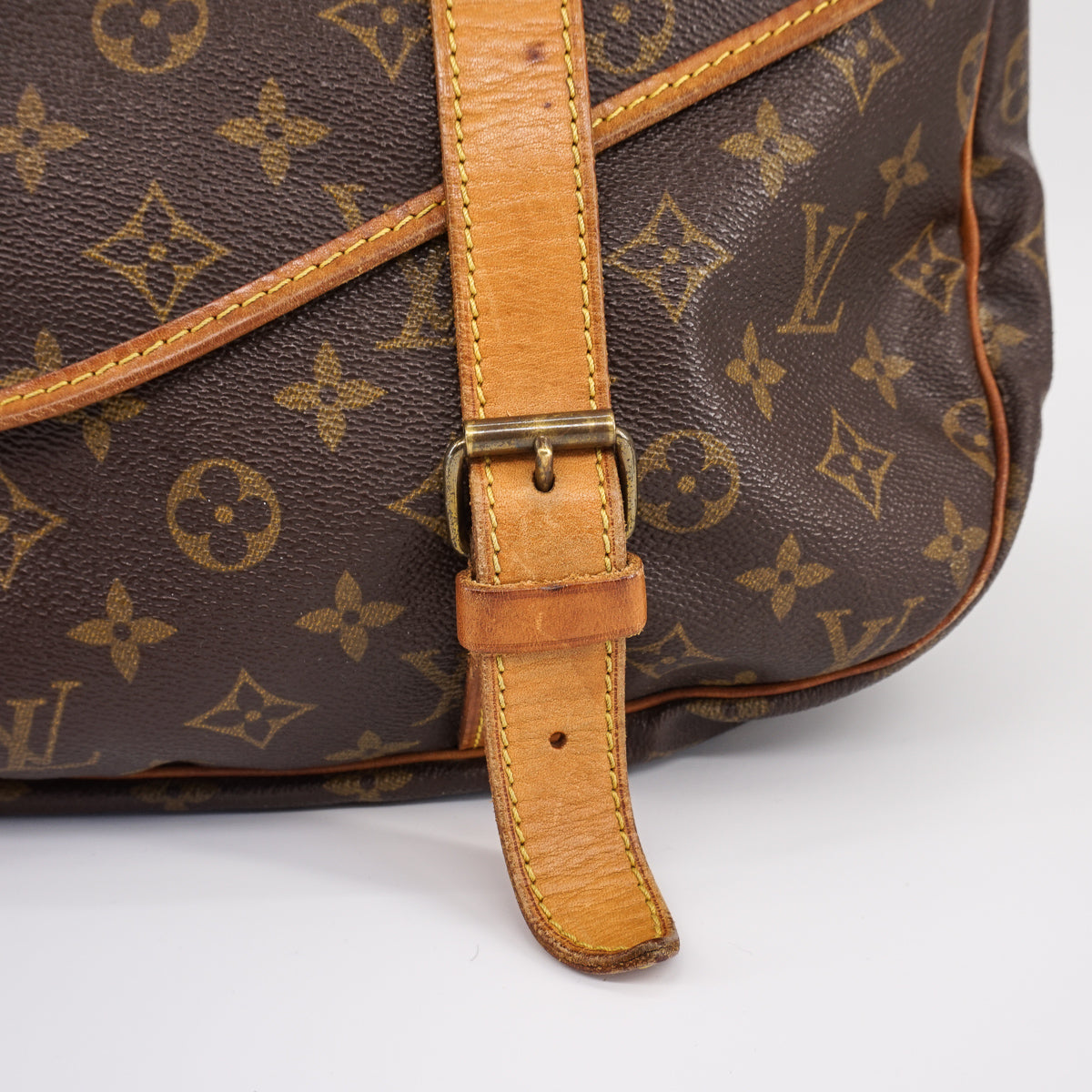 Louis-Vuitton Vintage Monogram Saumur 43