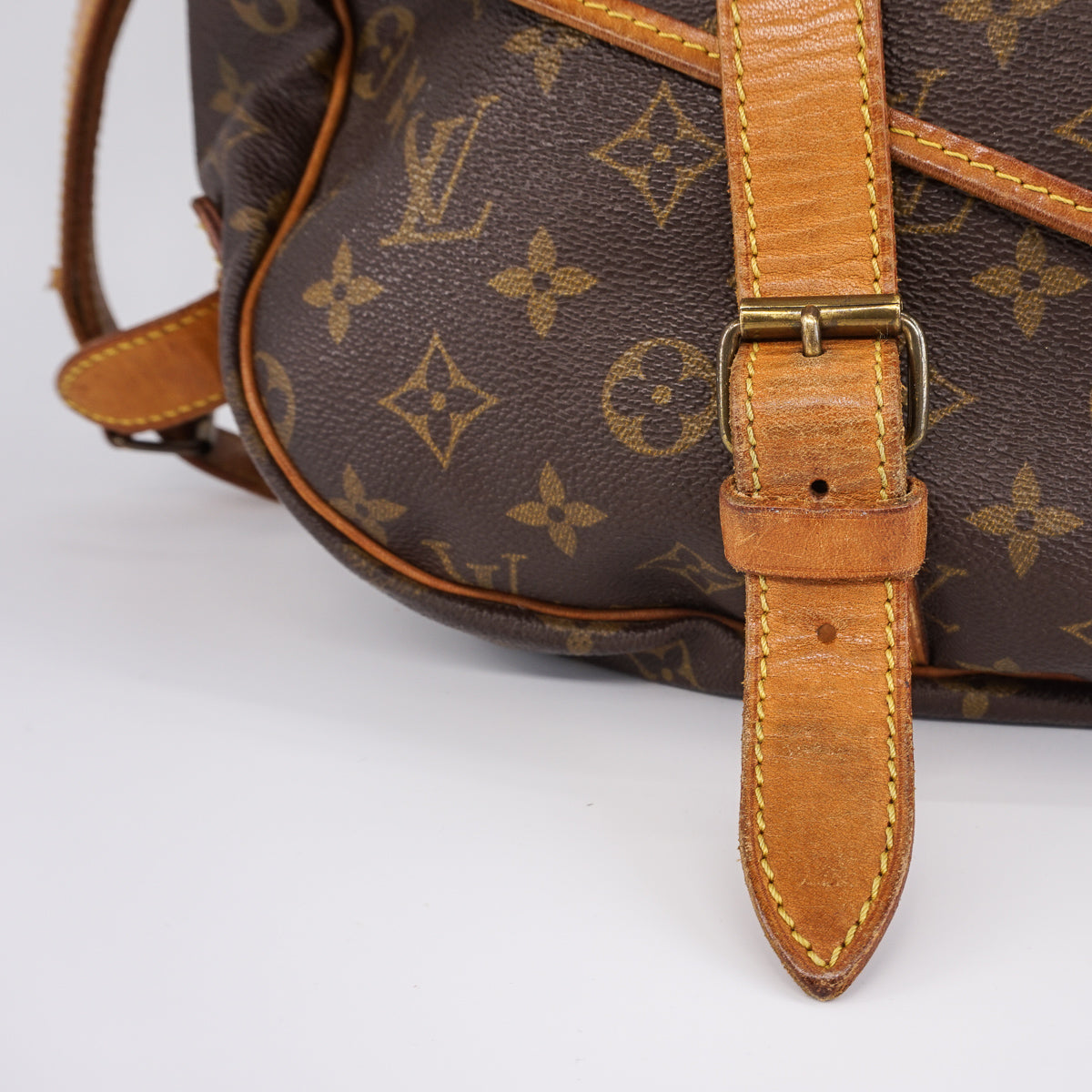 Louis-Vuitton Vintage Monogram Saumur 43