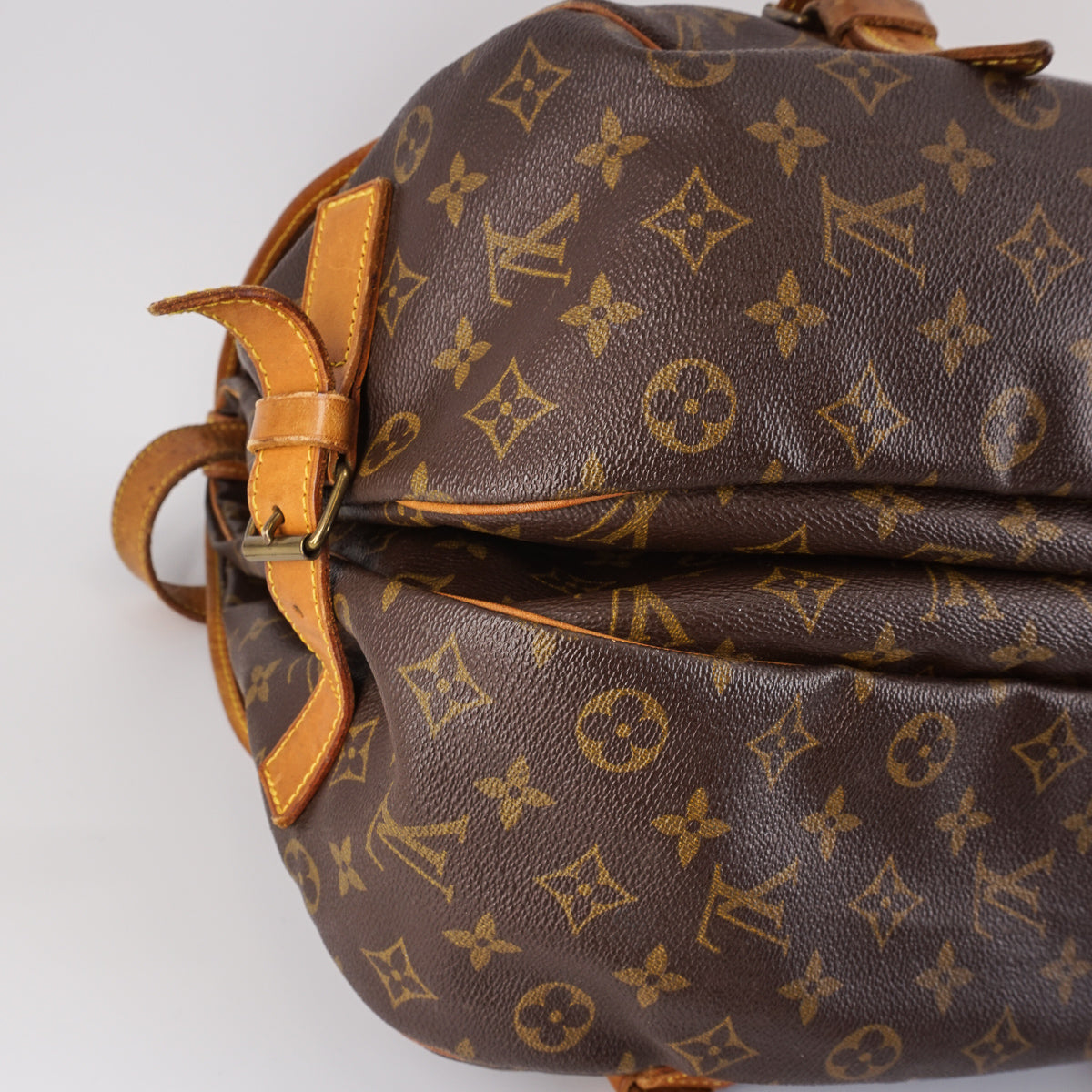 Louis-Vuitton Vintage Monogram Saumur 43
