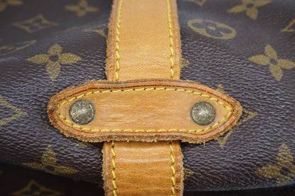 Louis-Vuitton Vintage Monogram Saumur 43