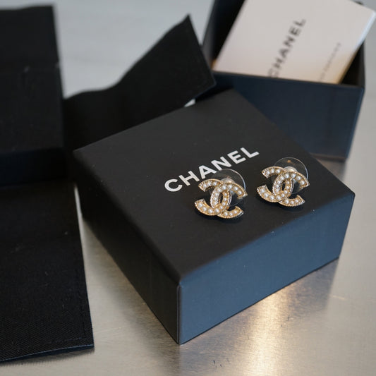 CHANEL EARRINGS PEARLS