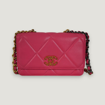 CHANEL WALLET ON CHAIN 19