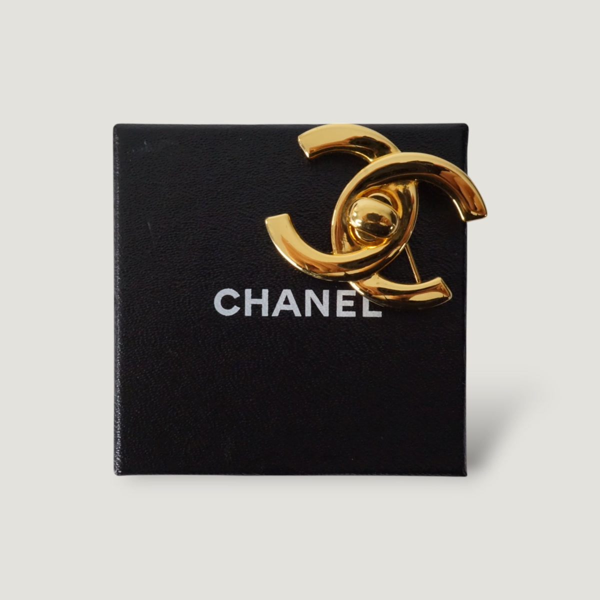 CHANEL BROOCH CC TURNLOCK