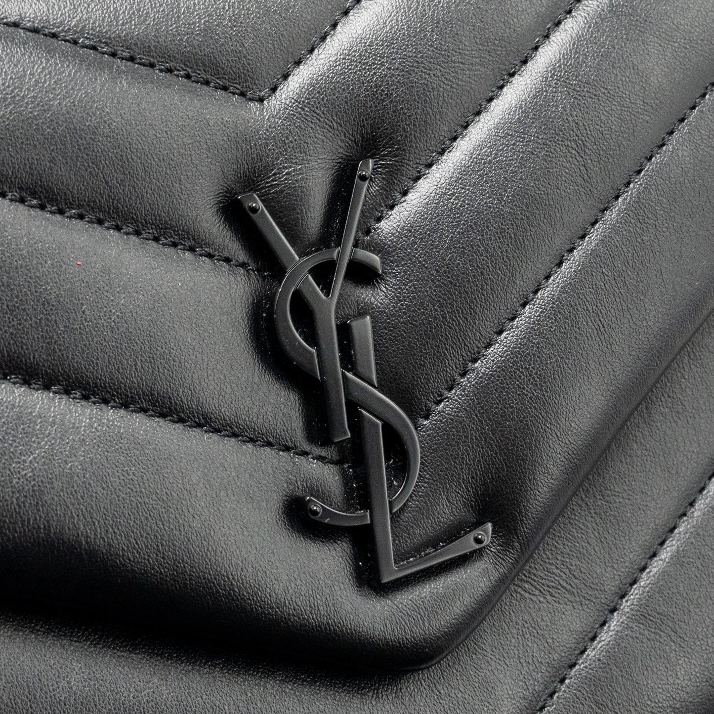 Saint Laurent/YSL Medium Loulou Shoulder Bag Calfskin So Black
