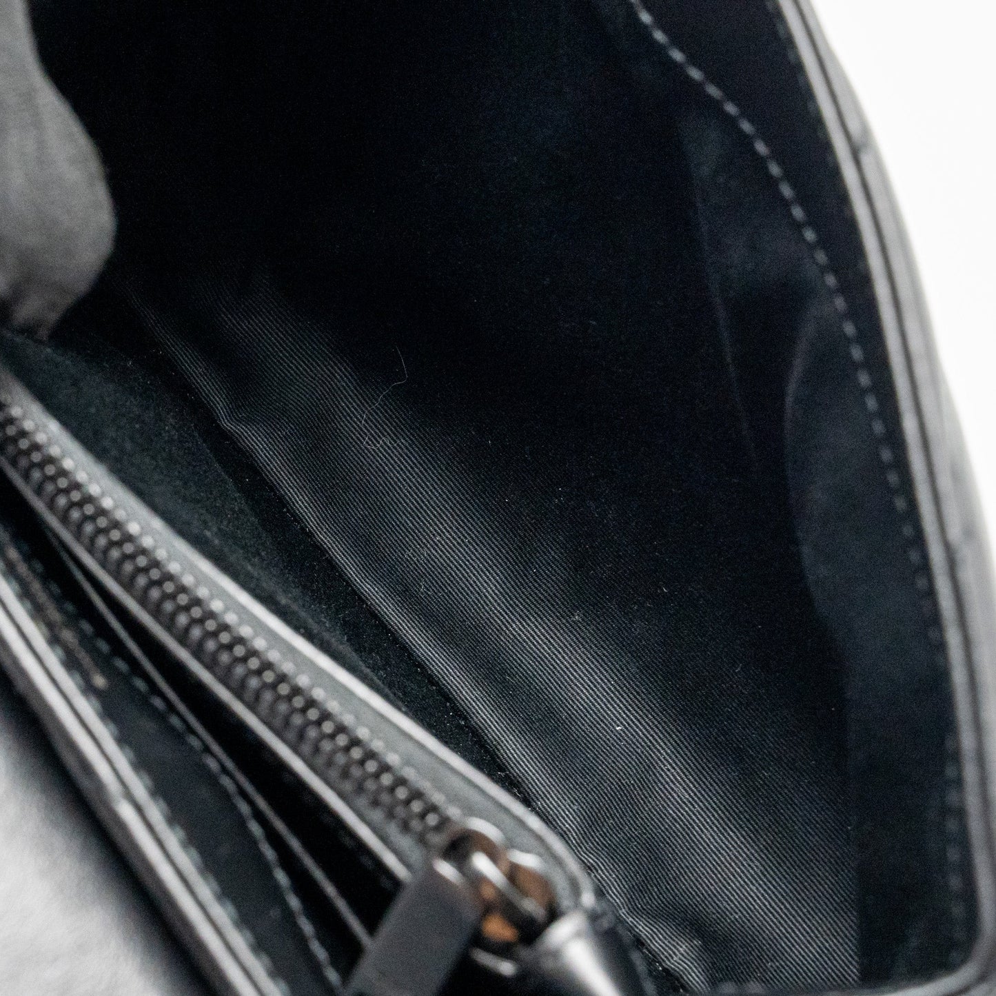 Saint Laurent/YSL Medium Loulou Shoulder Bag Calfskin So Black