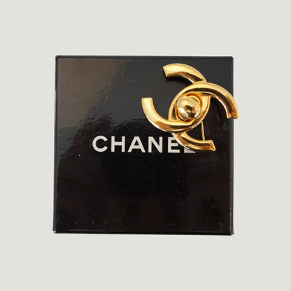CHANEL BROOCH CC TURNLOCK