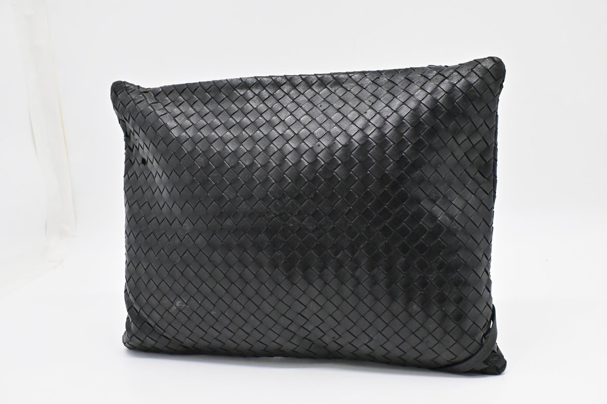 Bottega Veneta Pouch in Black Intrecciato Leather