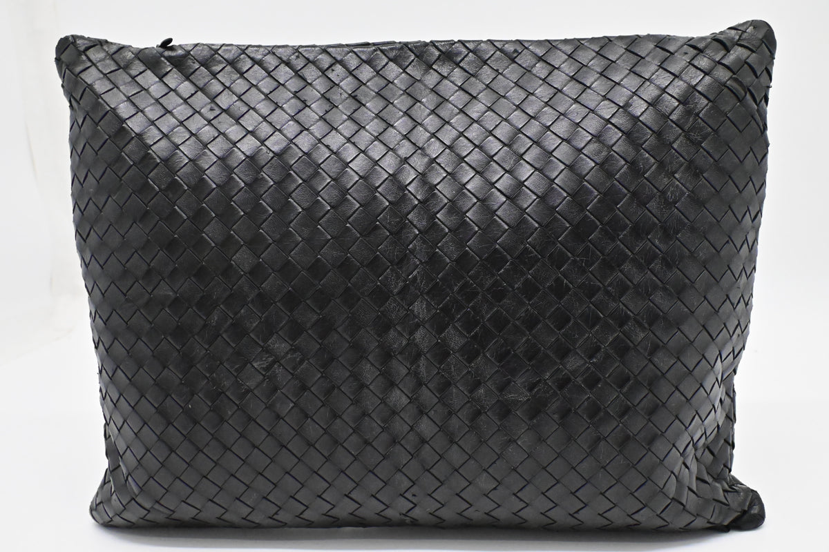 Bottega Veneta Pouch in Black Intrecciato Leather
