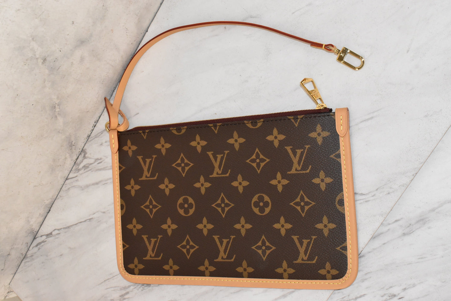 Handbag Luxury Designer By Louis Vuitton  Size: Large