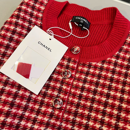 Chanel Pullover with CC Logo Buttons in Checkered Red and Cream Cashmere Size 40