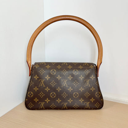 LOUIS VUITTON<br>Shoulder Bag